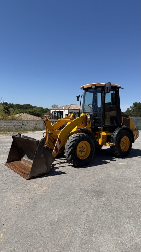 JCB 407