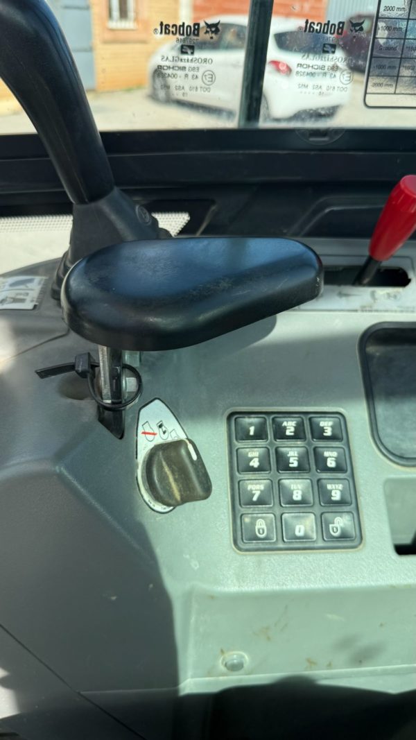BOBCAT E26 – Image 20