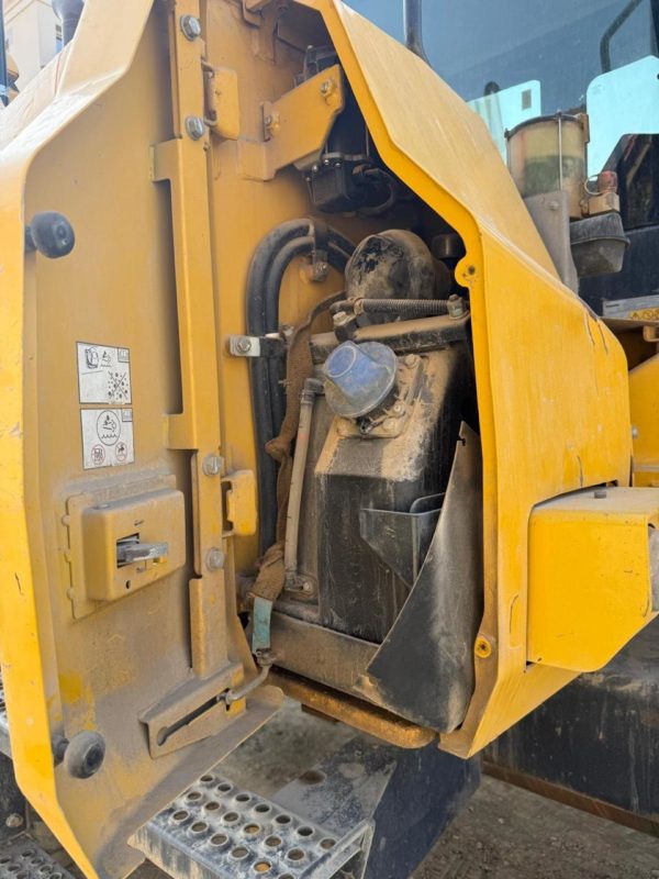 Komatsu PW118 – Image 15