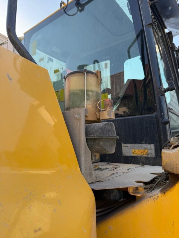 Komatsu PW118 – Image 17