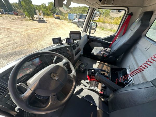 Renault C320 – Image 22