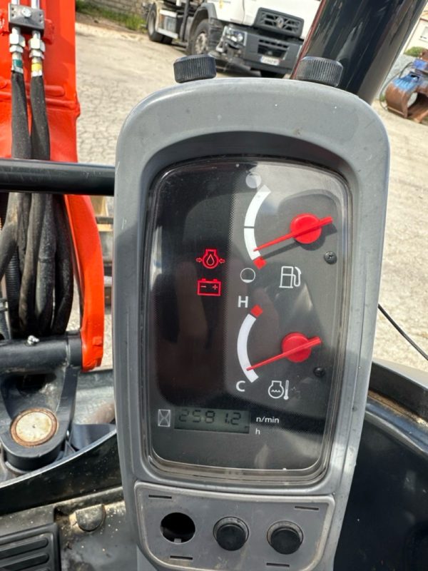 Kubota U27-4 – Image 21